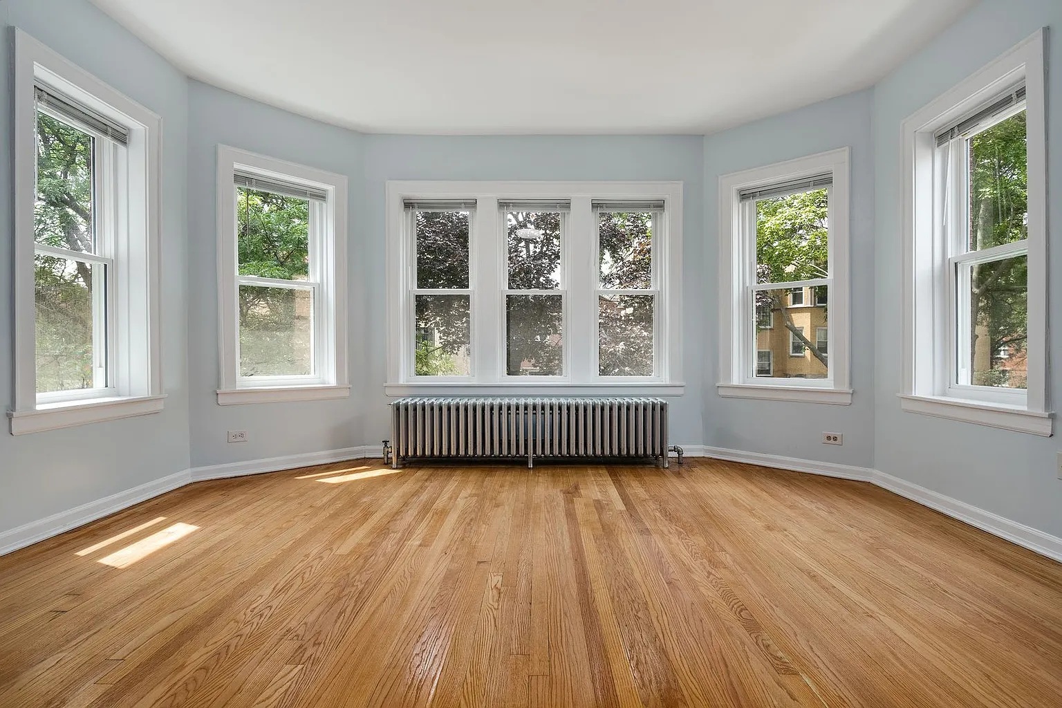 4249 N Francisco Avenue Unit: 2