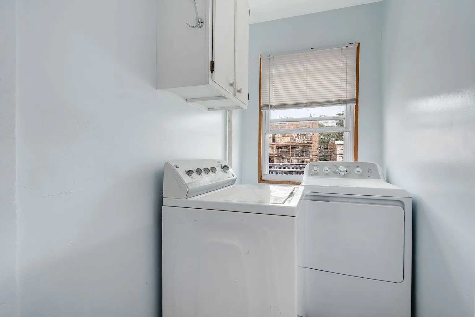 4249 N Francisco Avenue Unit: 2