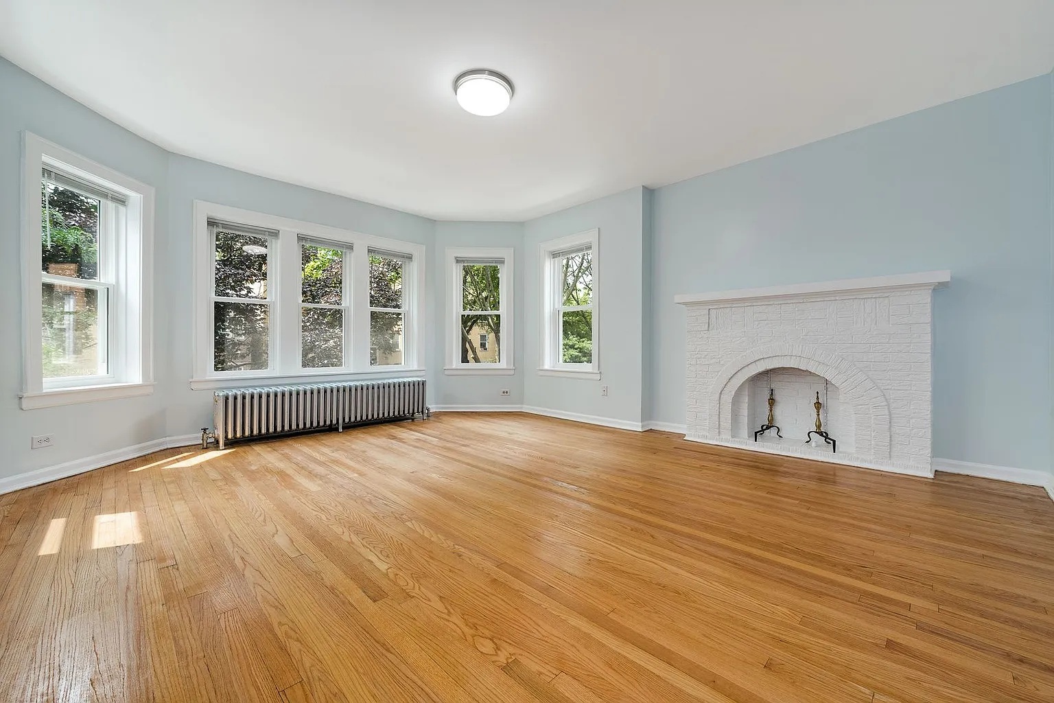 4249 N Francisco Avenue Unit: 2