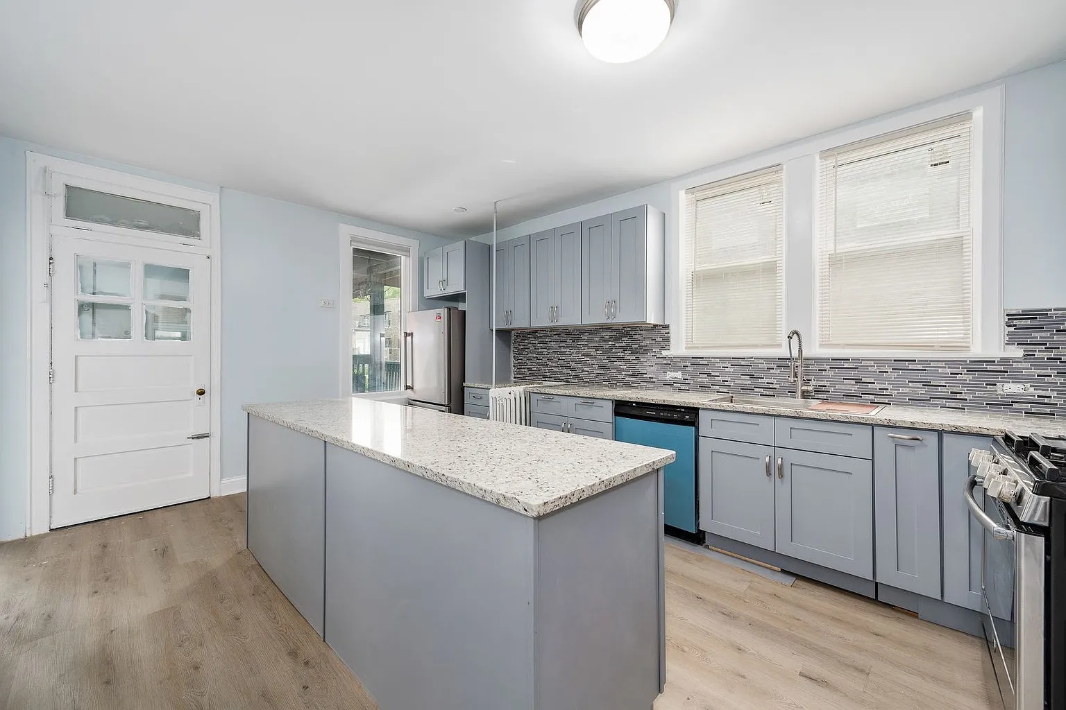4249 N Francisco Avenue Unit: 2