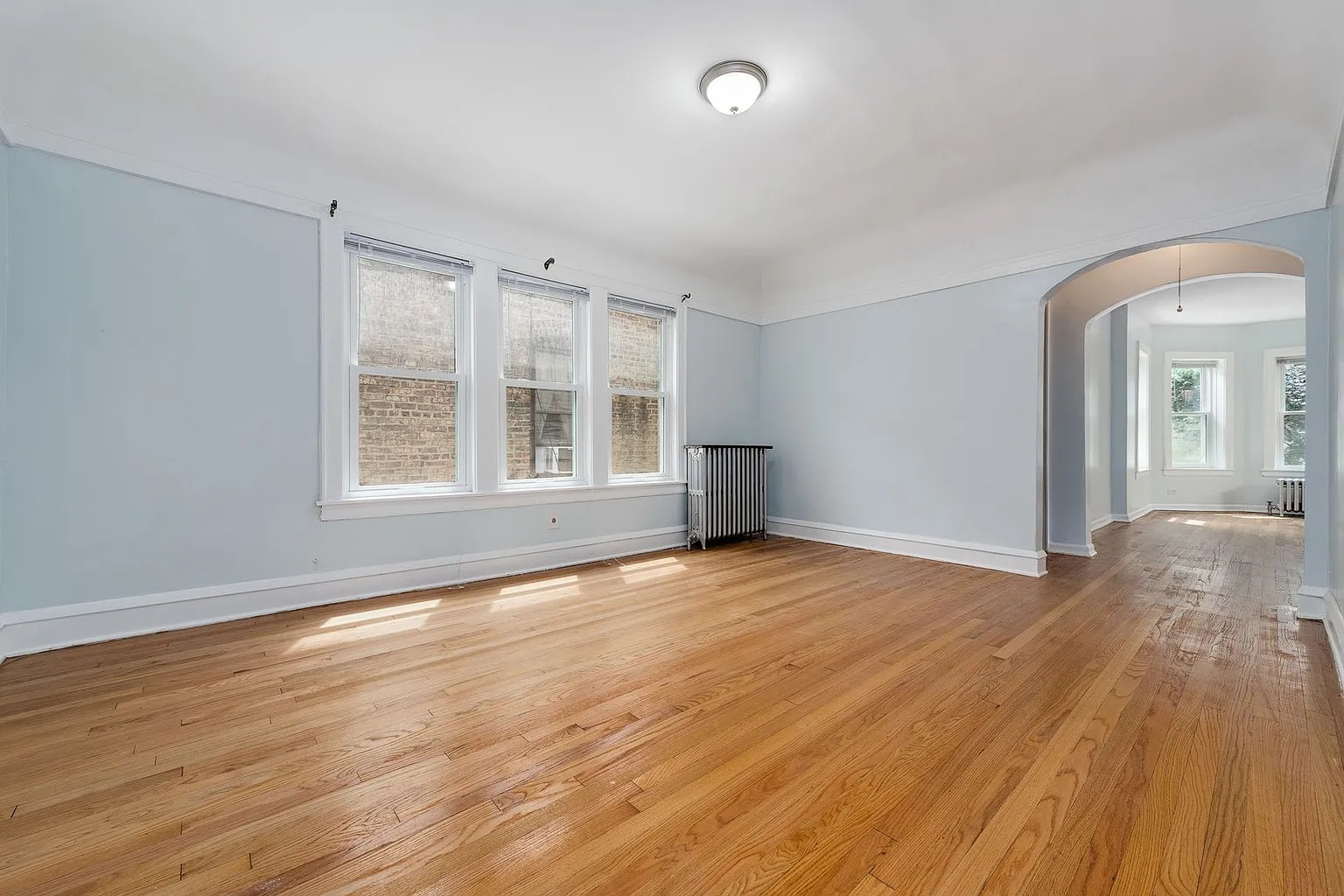 4249 N Francisco Avenue Unit: 2