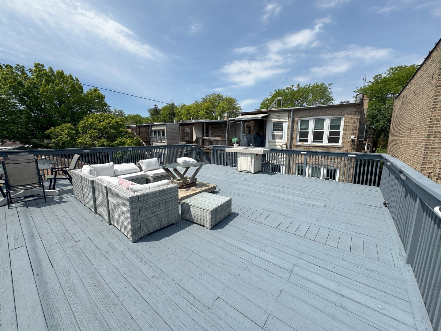 4249 N Francisco Avenue Unit: 2