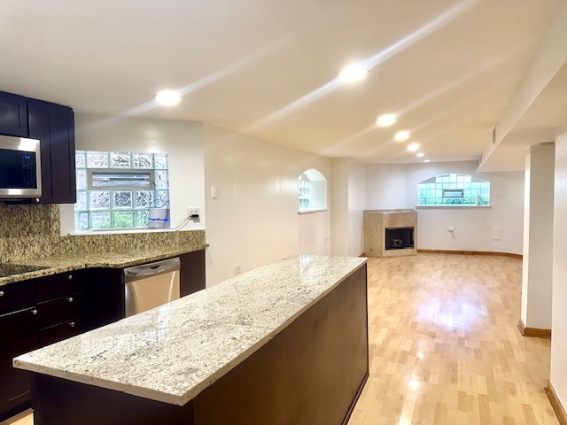 5618 N Artesian Avenue Unit: G