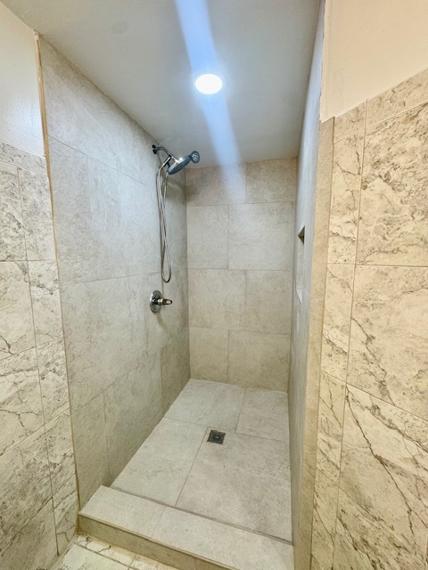 5618 N Artesian Avenue Unit: G