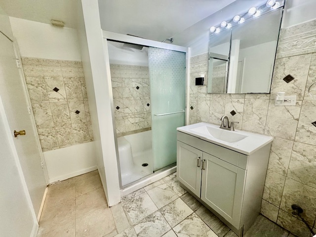 5618 N Artesian Avenue Unit: G