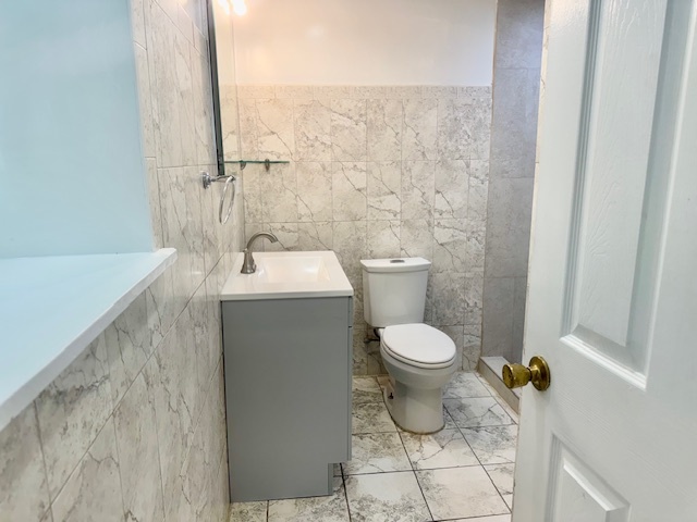 5618 N Artesian Avenue Unit: G