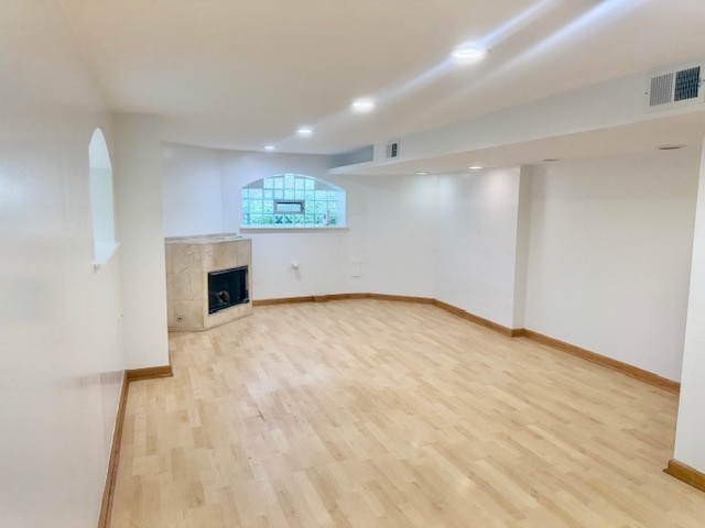 5618 N Artesian Avenue Unit: G