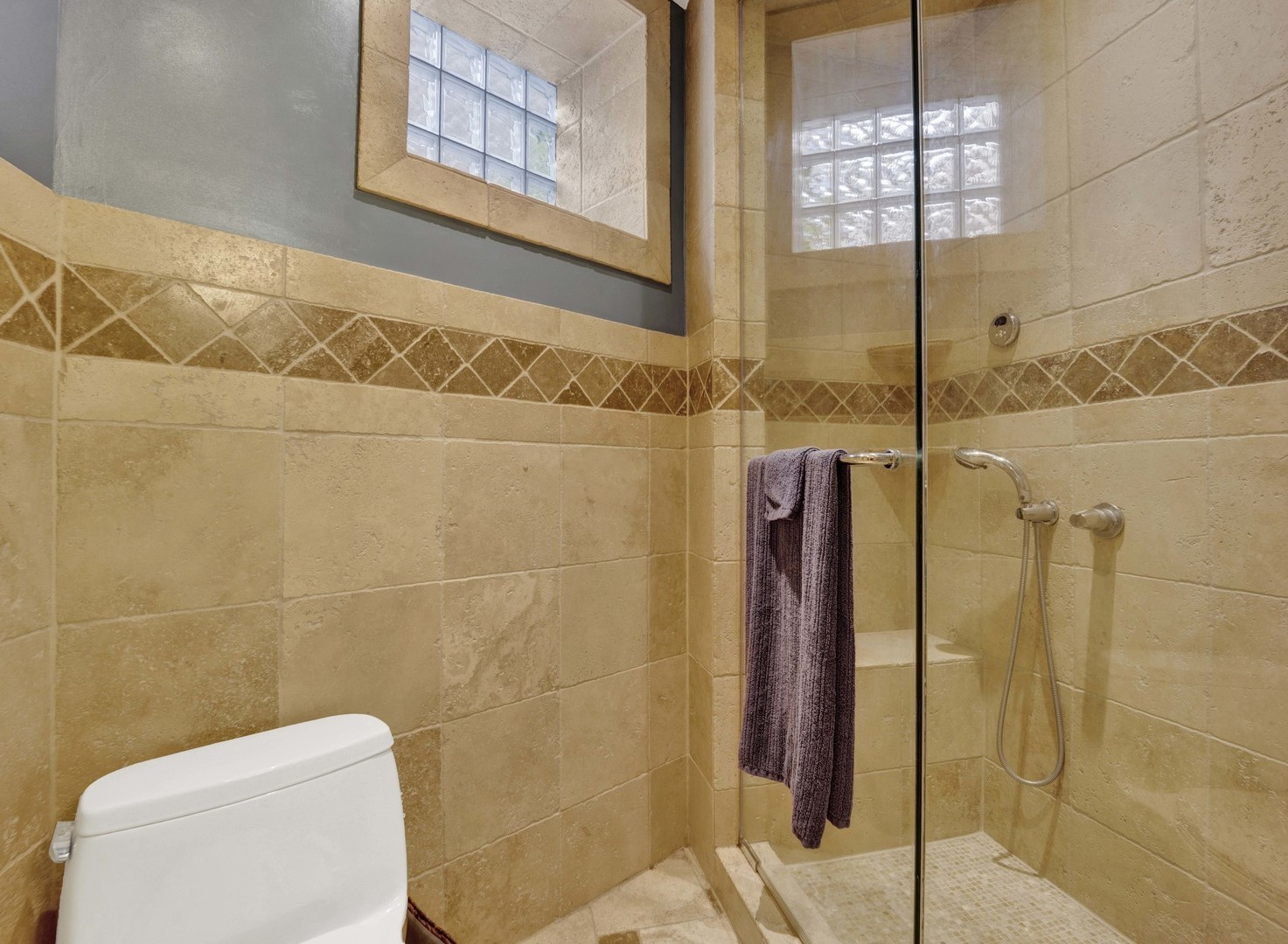 703 W Wellington Avenue Unit: G