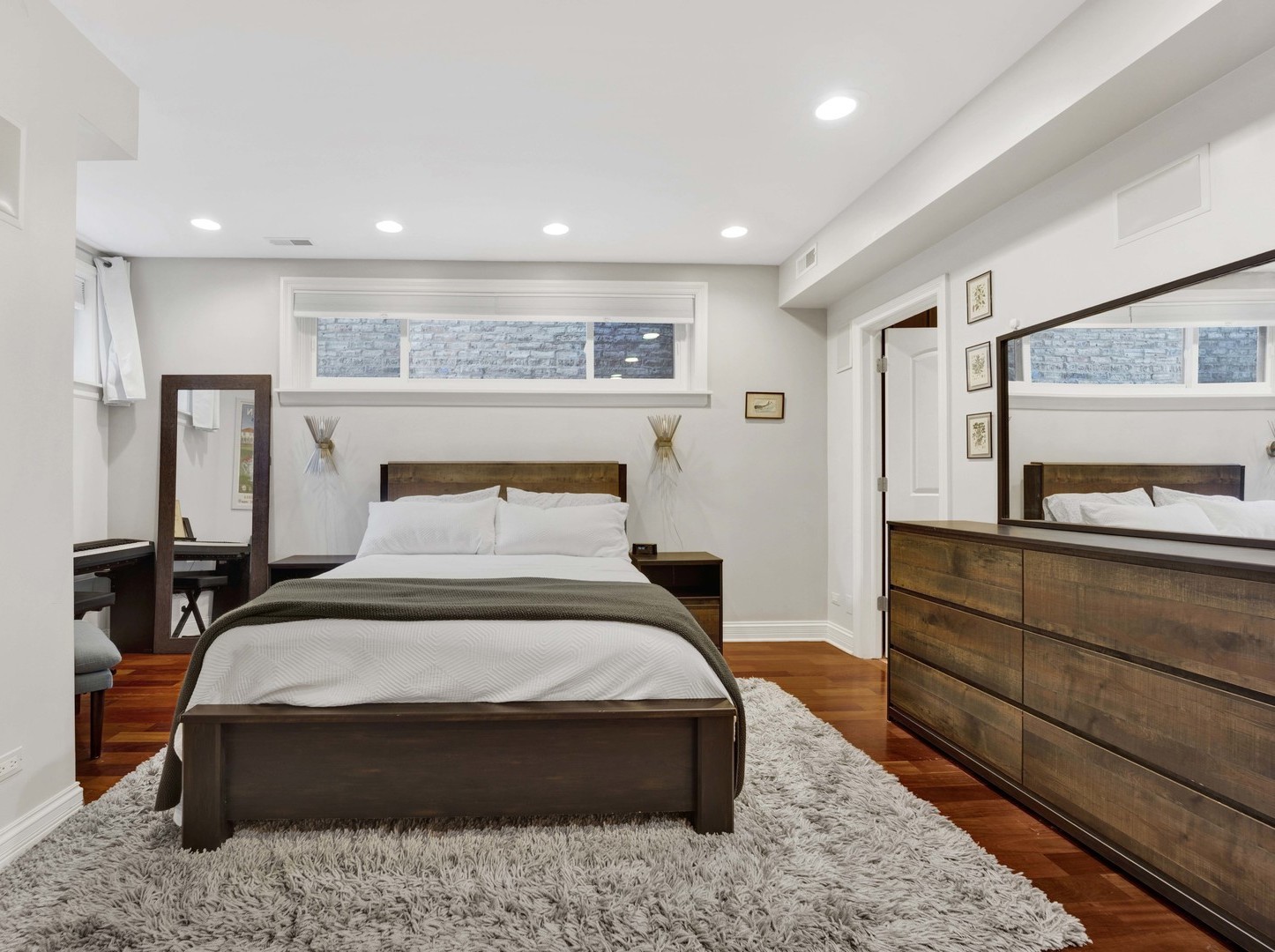 703 W Wellington Avenue Unit: G