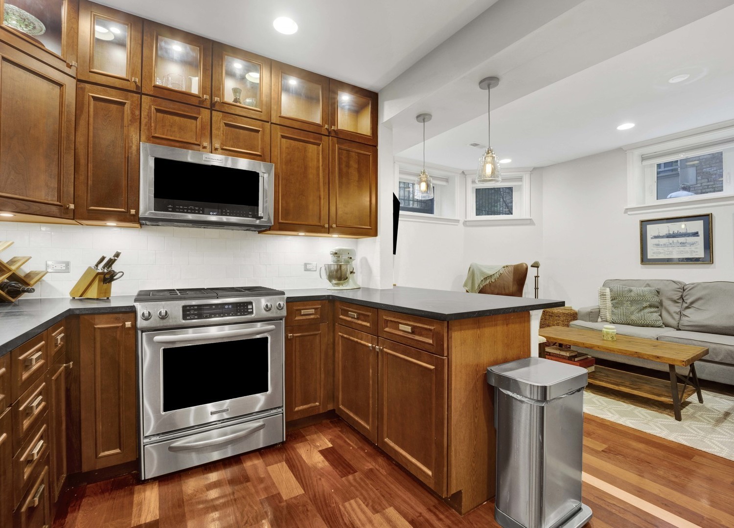 703 W Wellington Avenue Unit: G