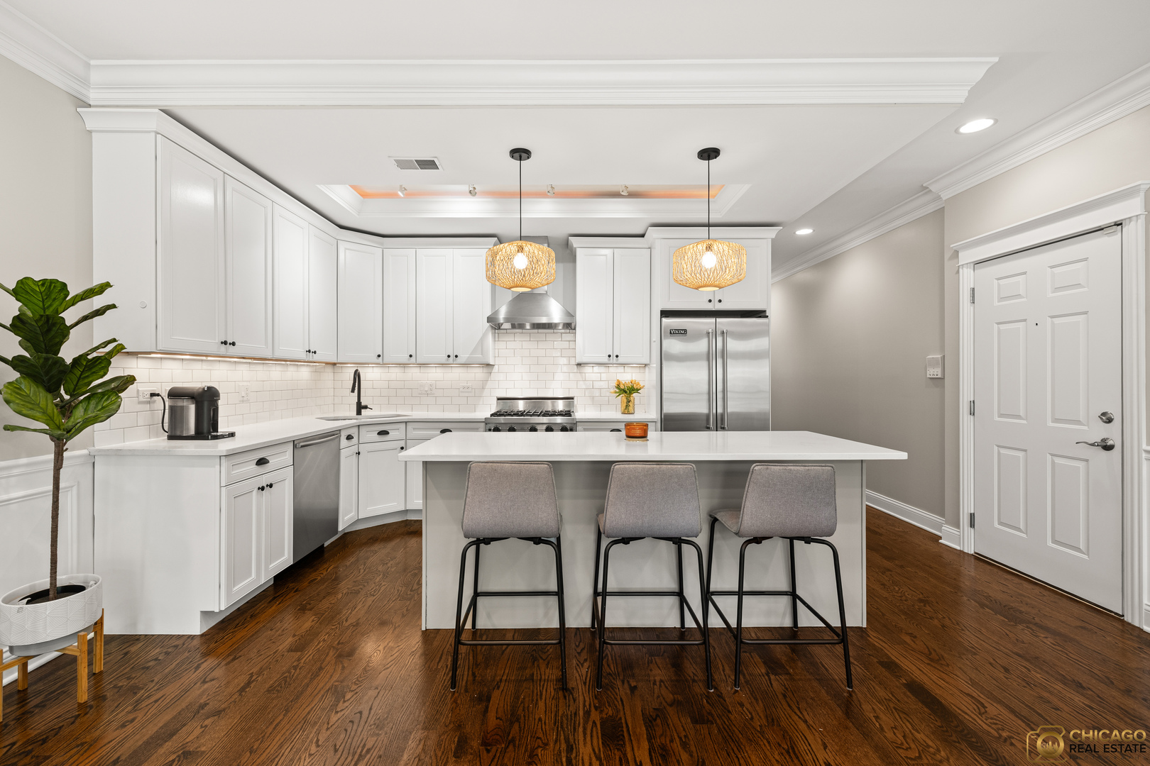 3822 N DAMEN Avenue Unit: 2