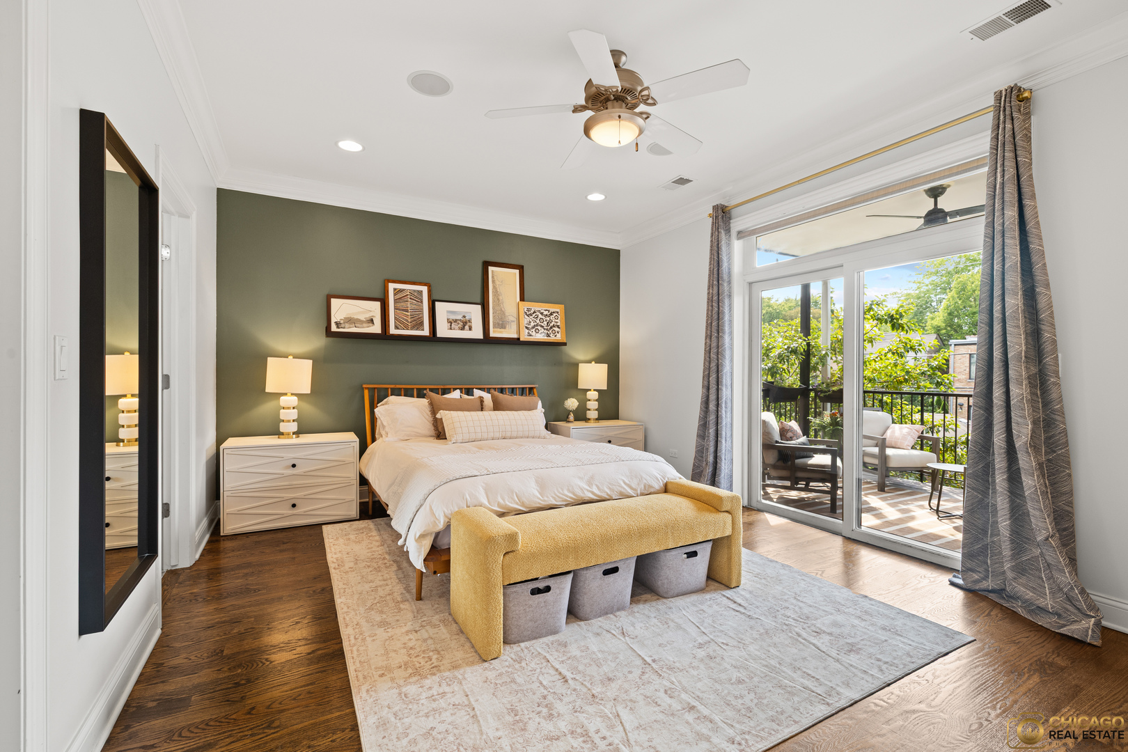 3822 N DAMEN Avenue Unit: 2