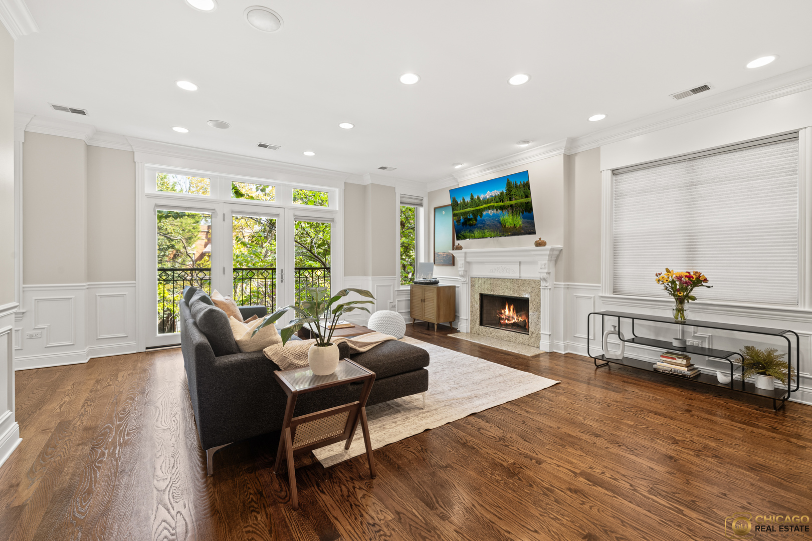 3822 N DAMEN Avenue Unit: 2