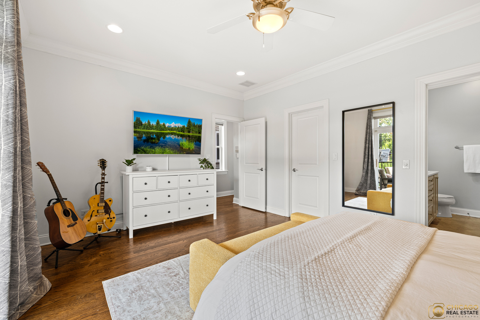 3822 N DAMEN Avenue Unit: 2