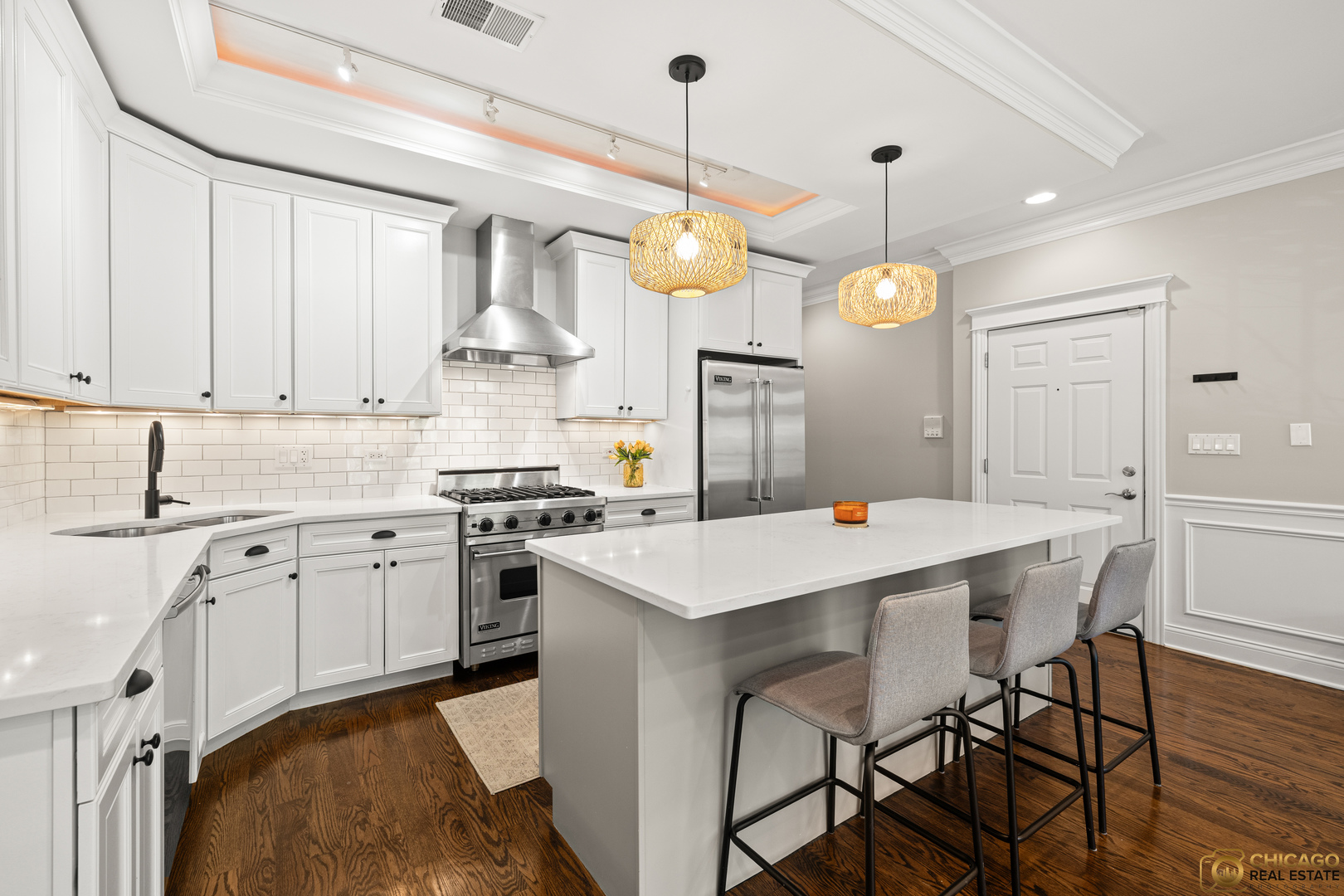 3822 N DAMEN Avenue Unit: 2