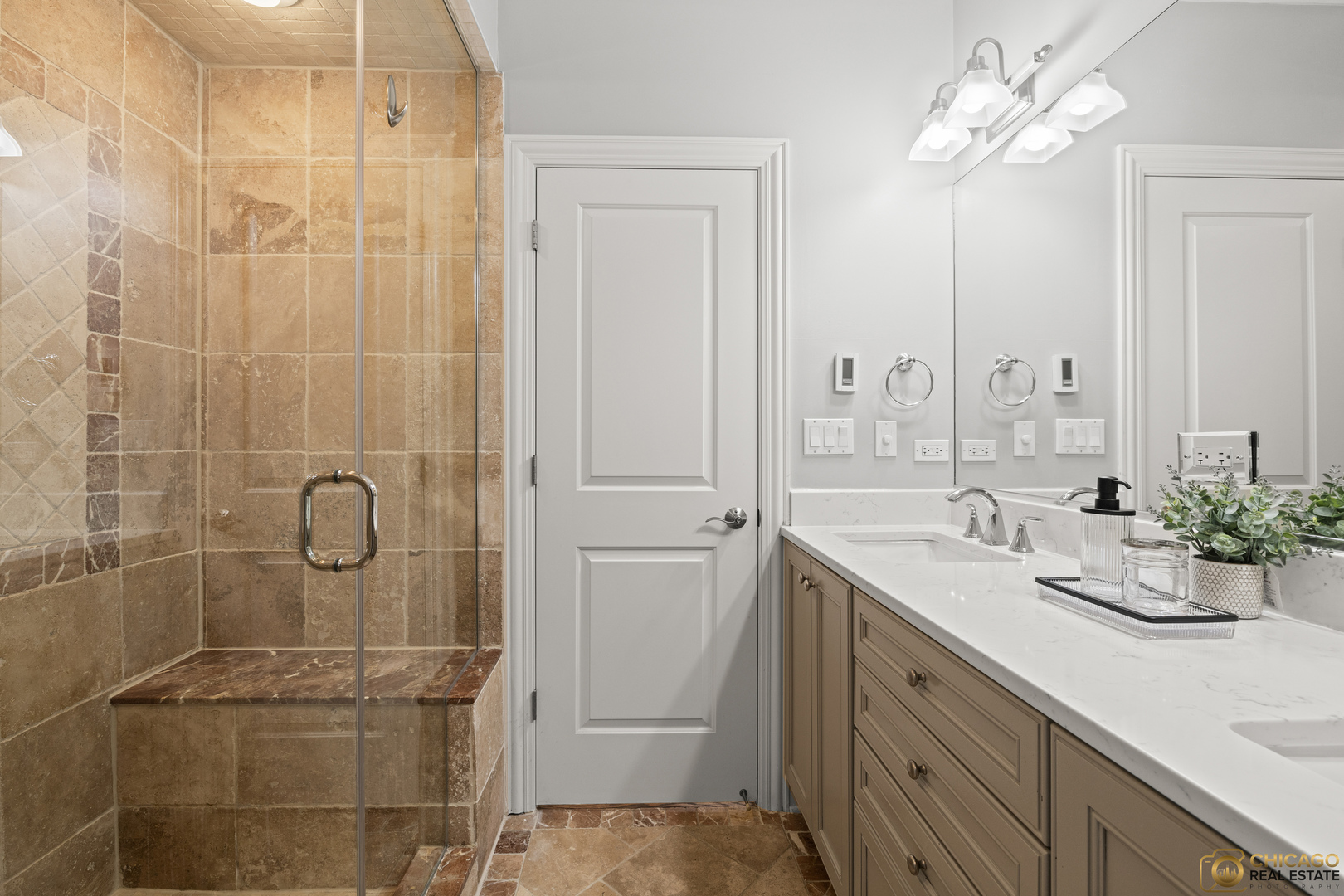 3822 N DAMEN Avenue Unit: 2