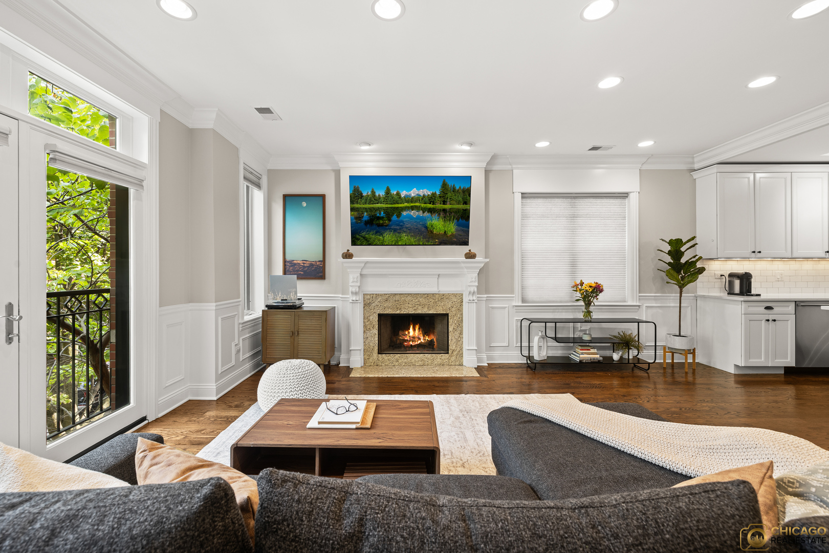 3822 N DAMEN Avenue Unit: 2