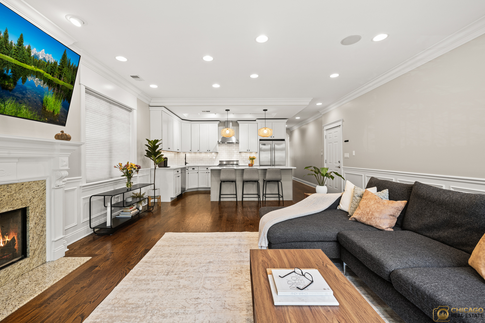 3822 N DAMEN Avenue Unit: 2