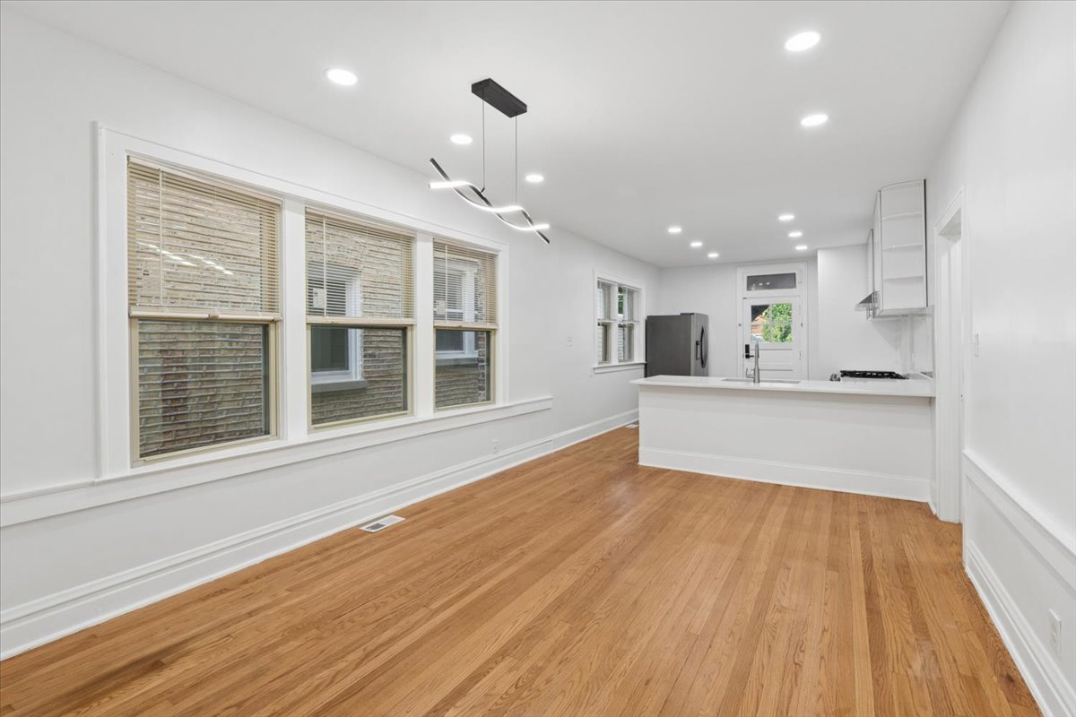 5412 N Kimball Avenue Unit: 1