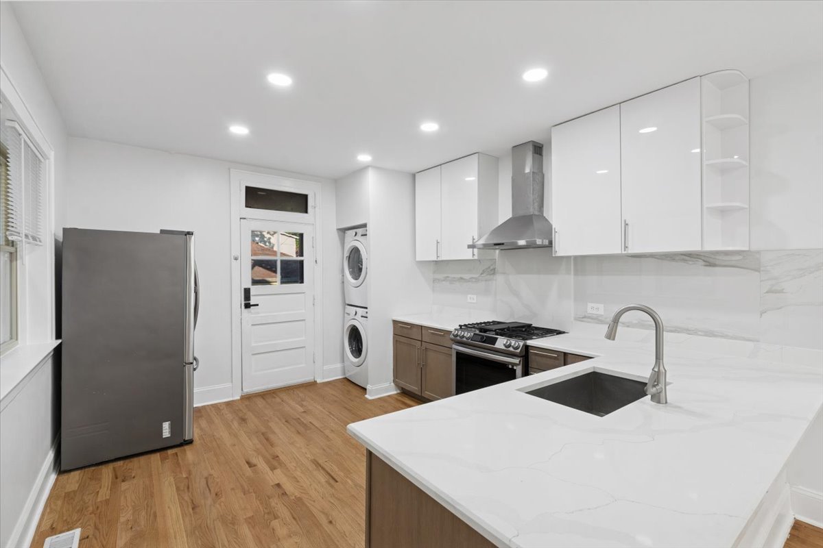 5412 N Kimball Avenue Unit: 1