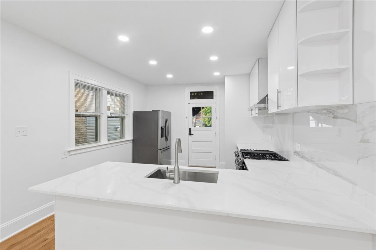 5412 N Kimball Avenue Unit: 1