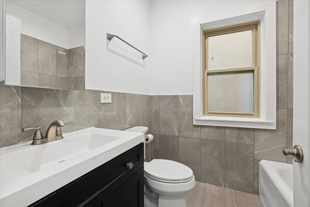 5412 N Kimball Avenue Unit: 1