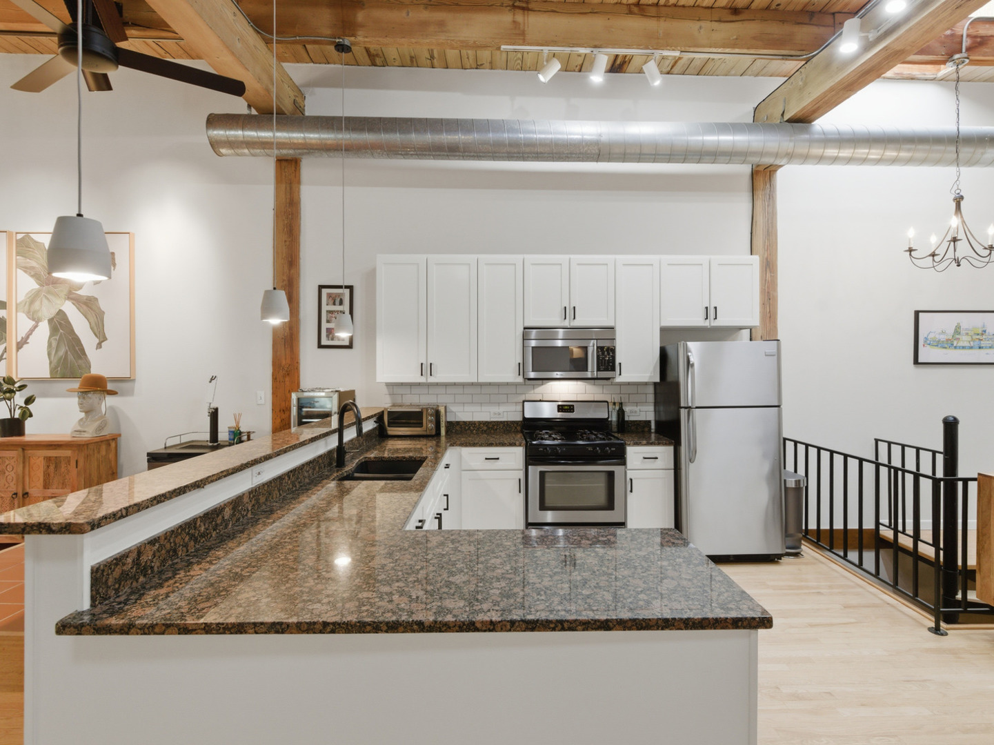 2435 N SHEFFIELD Avenue Unit: 11