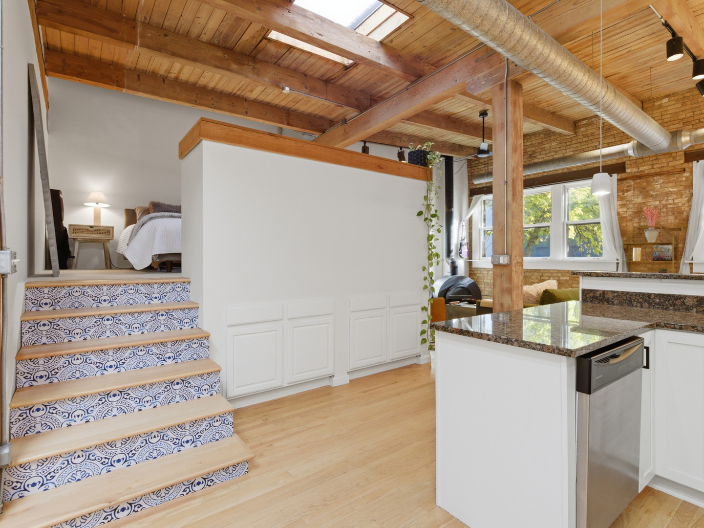 2435 N SHEFFIELD Avenue Unit: 11