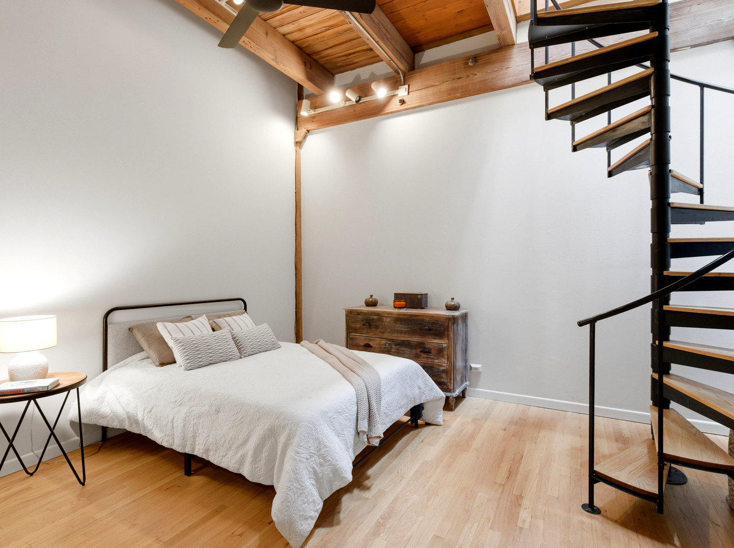 2435 N SHEFFIELD Avenue Unit: 11