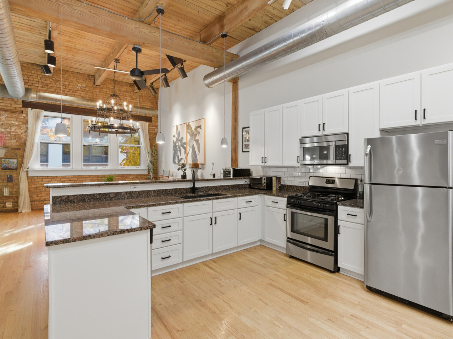 2435 N SHEFFIELD Avenue Unit: 11