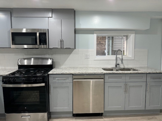 5823 N Rockwell Street Unit: G