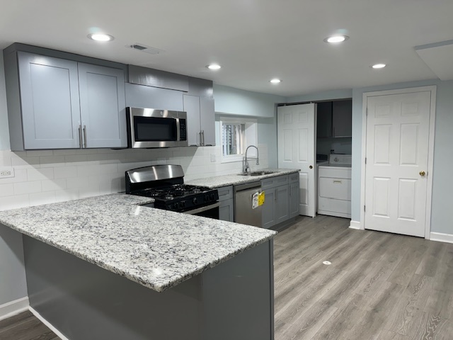 5823 N Rockwell Street Unit: G