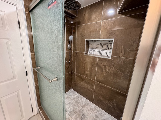 5823 N Rockwell Street Unit: G