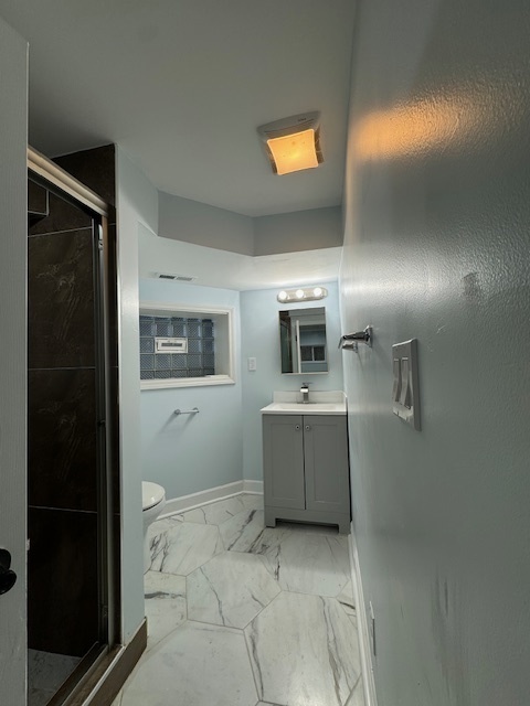 5823 N Rockwell Street Unit: G