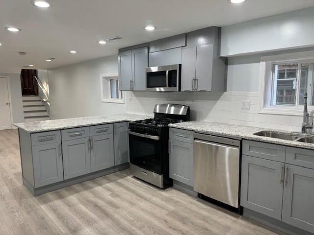 5823 N Rockwell Street Unit: G