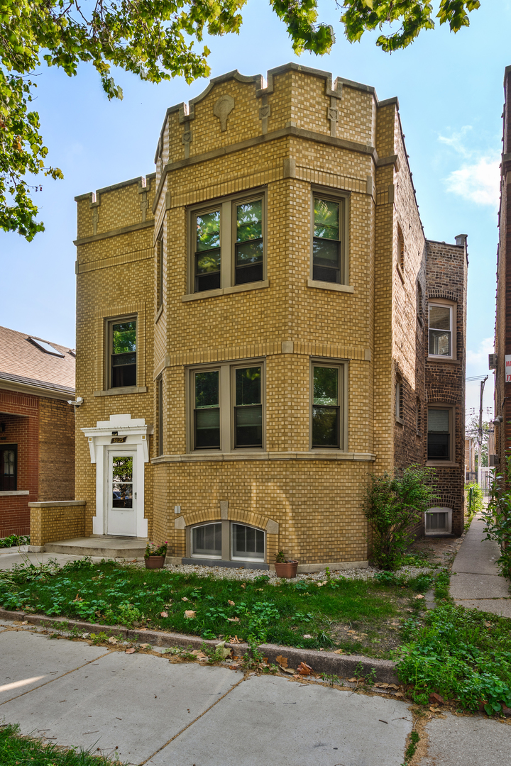 5823 N Rockwell Street Unit: G