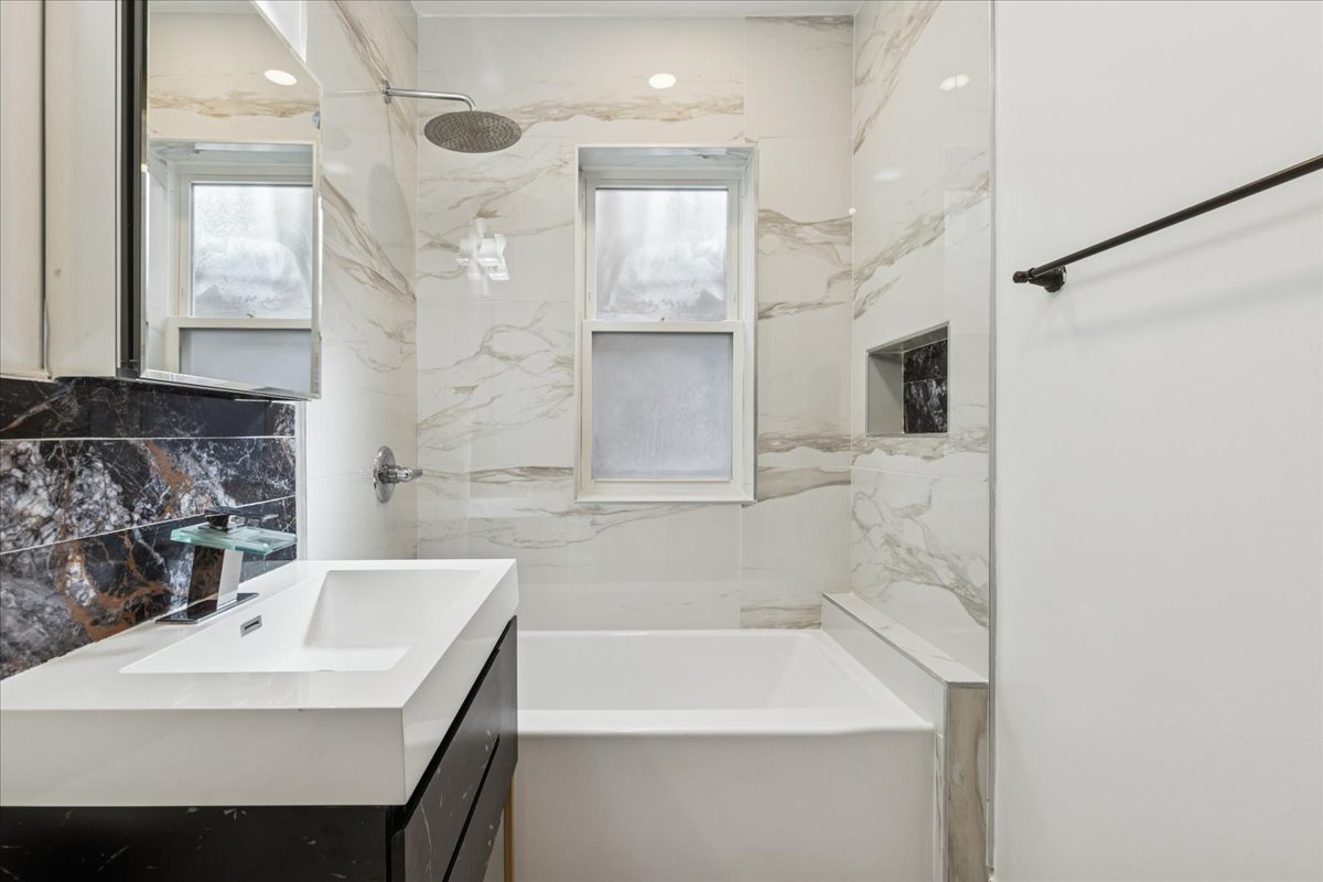 6724 N Campbell Avenue Unit: 1