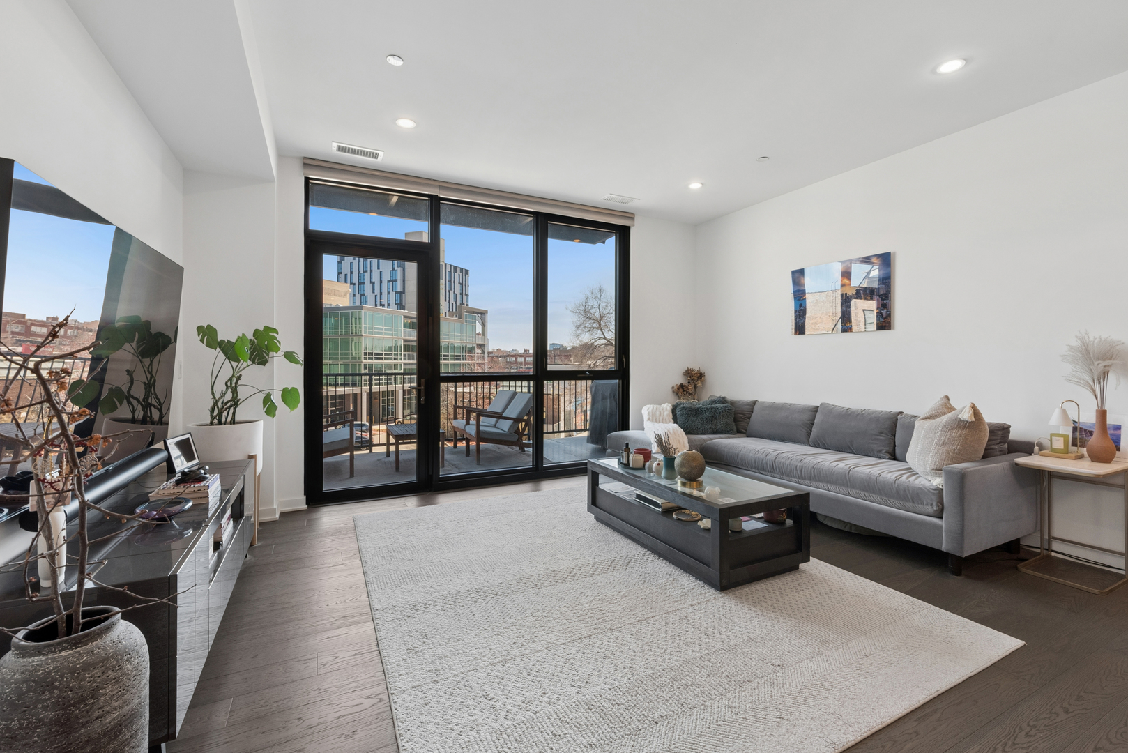 1648 W Division Street Unit: 307