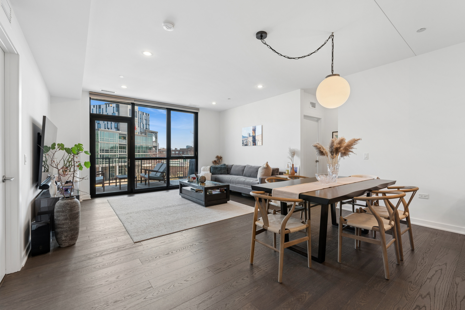 1648 W Division Street Unit: 307