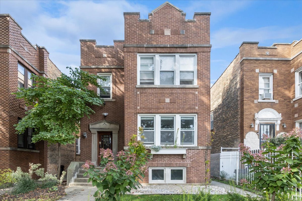 6724 N Campbell Avenue Unit: 2