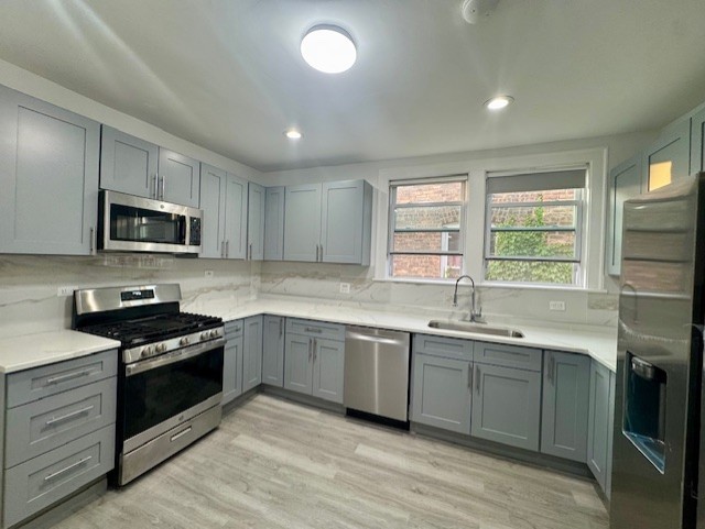6724 N Campbell Avenue Unit: 2