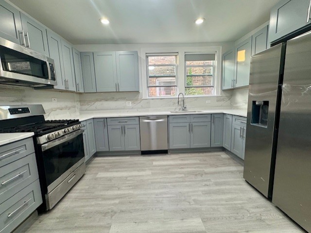 6724 N Campbell Avenue Unit: 2