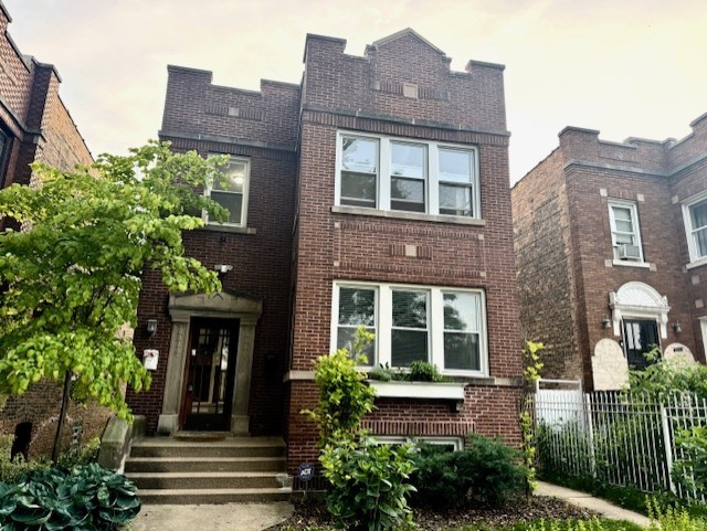 6724 N Campbell Avenue Unit: 2