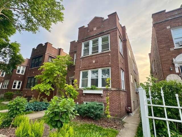 6724 N Campbell Avenue Unit: 2