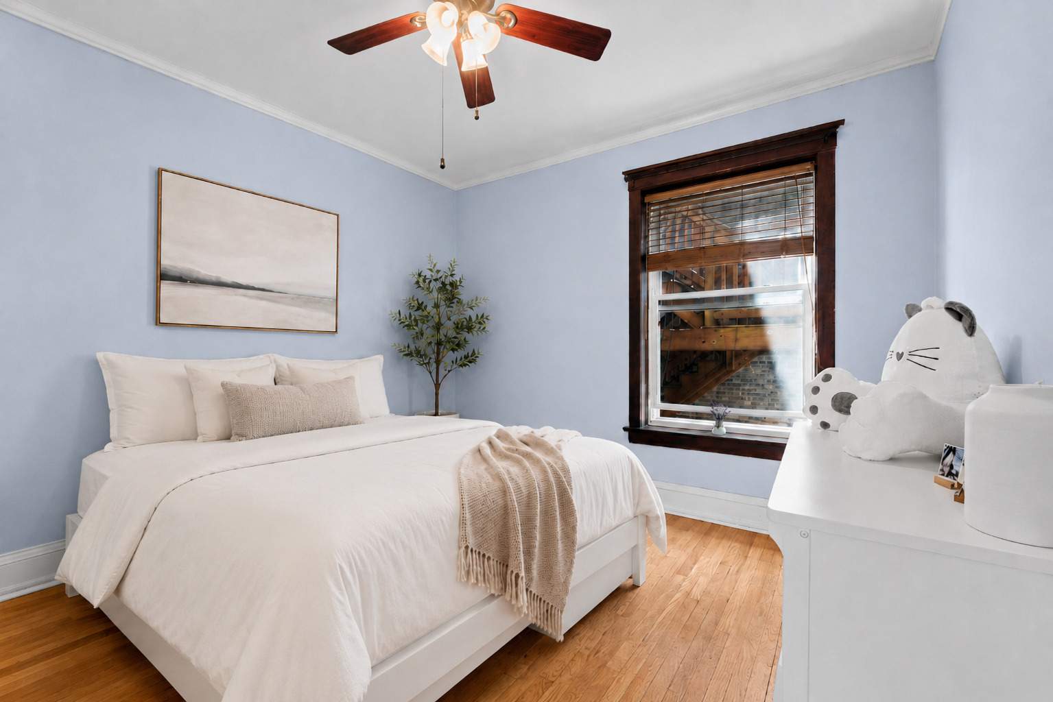 5470 S Woodlawn Avenue Unit: 1W