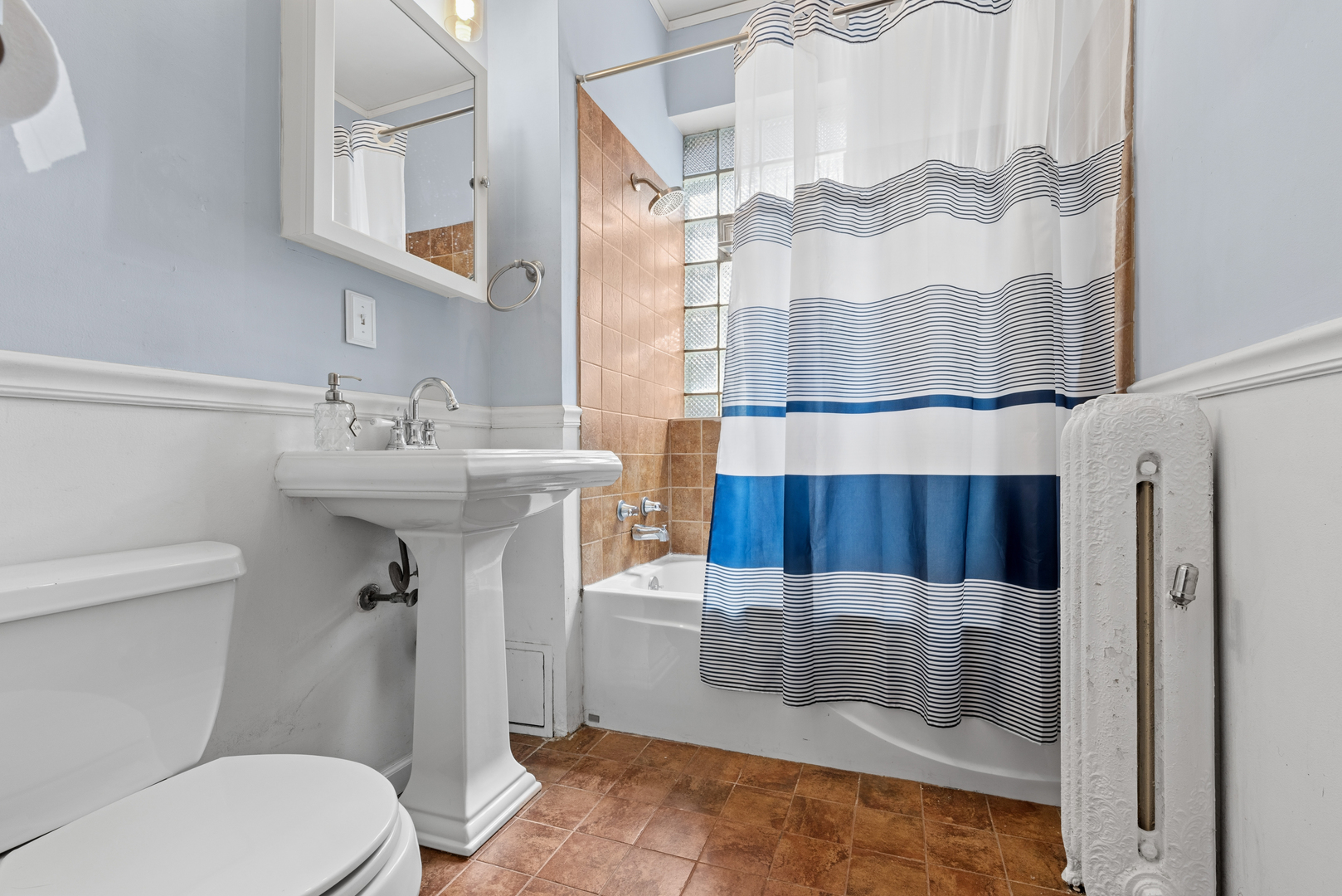 5470 S Woodlawn Avenue Unit: 1W