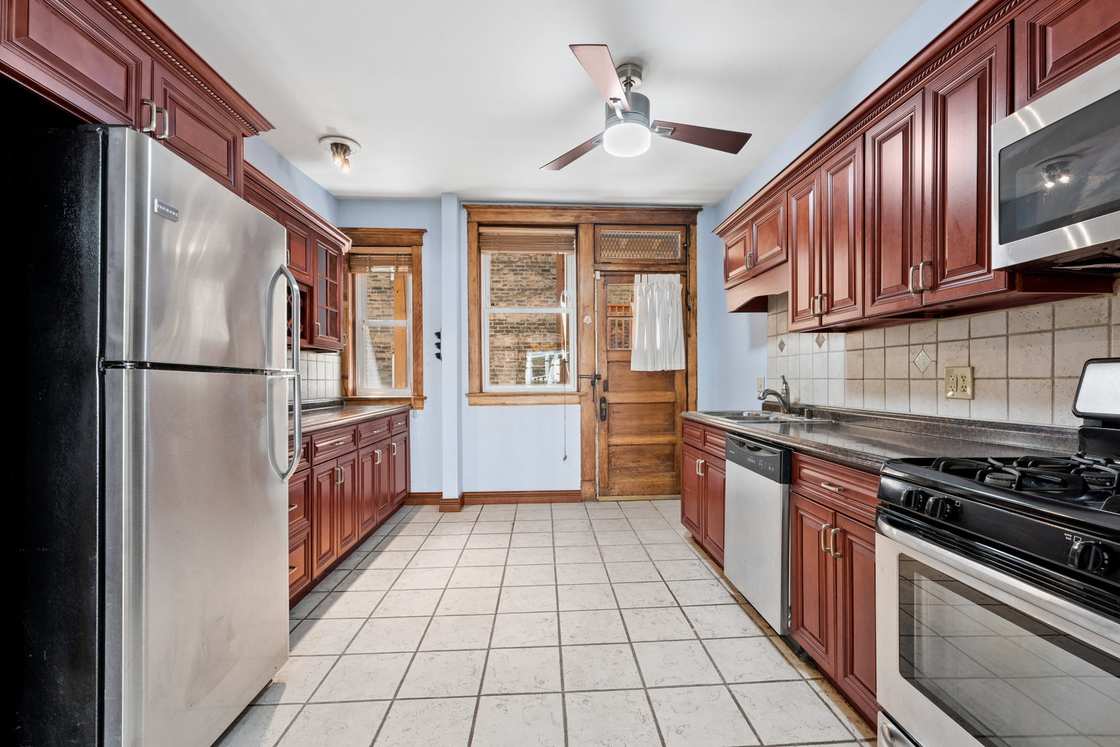 5470 S Woodlawn Avenue Unit: 1W