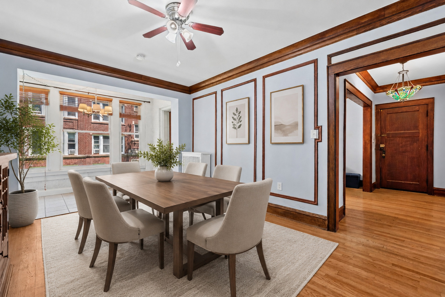 5470 S Woodlawn Avenue Unit: 1W