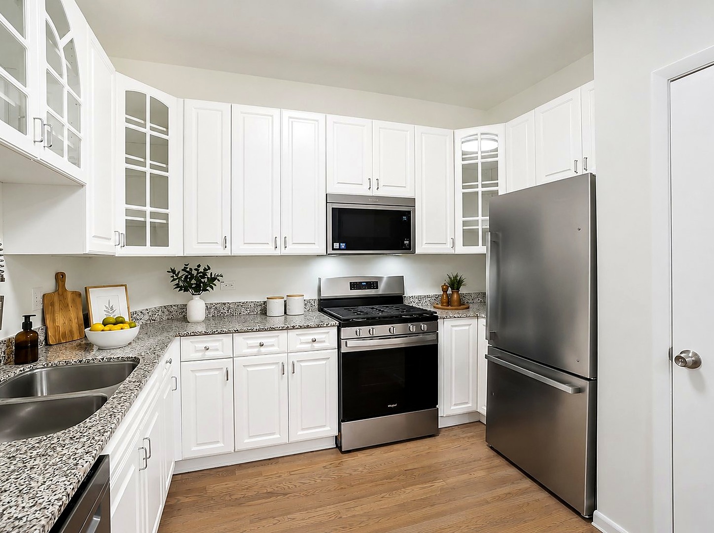1962 W LAWRENCE Avenue Unit: 303