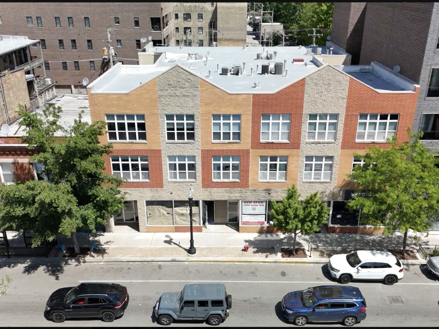 1962 W LAWRENCE Avenue Unit: 303